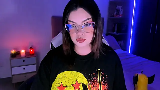 OphelianaRose33 online show from 2, 12, 2025