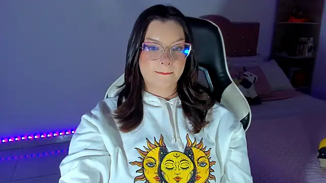 OphelianaRose33 online show from 7, 4, 2026