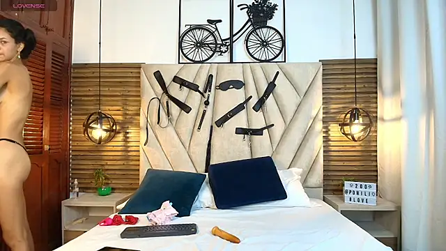 Snapshot of Cinthiabaker chatting on 8, 11, 2025 Cinthiabaker online show from 8, 11, 2025