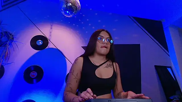 Lilith and Khloe online show from 8, 10, 2025