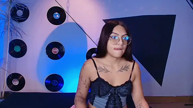 Lilith and Khloe online show from 3, 12, 2025