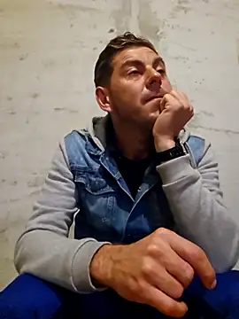 Snapshot of Alex-andru88 chatting on 21, 10, 2025 Alex-andru88 online show from 21, 10, 2025