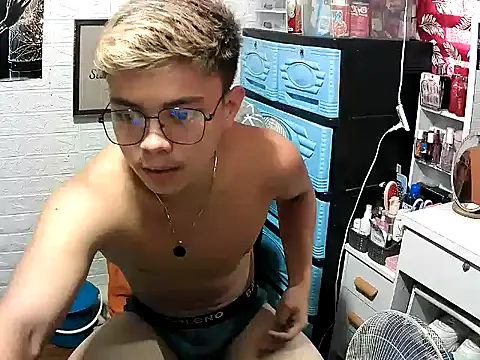 Snapshot of Pinoy_slutcummer69 chatting on 18, 12, 2025 Pinoy slutcummer69 online show from 18, 12, 2025