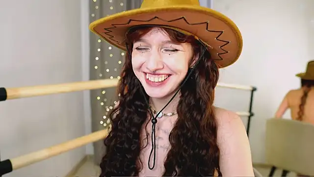 Snapshot of LeelooYolo chatting on 13, 12, 2025 LeelooYolo online show from 13, 12, 2025