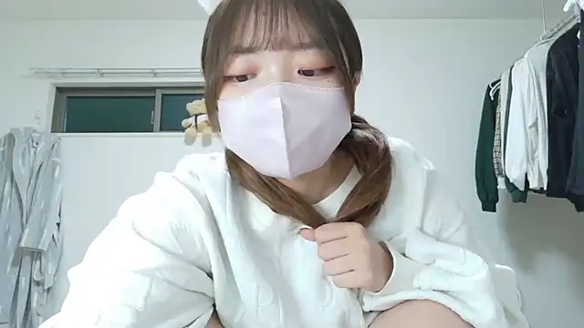 Snapshot of azukichan_ chatting on 14, 11, 2025 azukichan online show from 14, 11, 2025