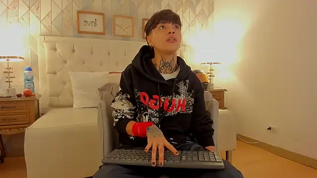 Snapshot of b3k_afrodict chatting on 13, 10, 2025 b3k afrodict online show from 13, 10, 2025