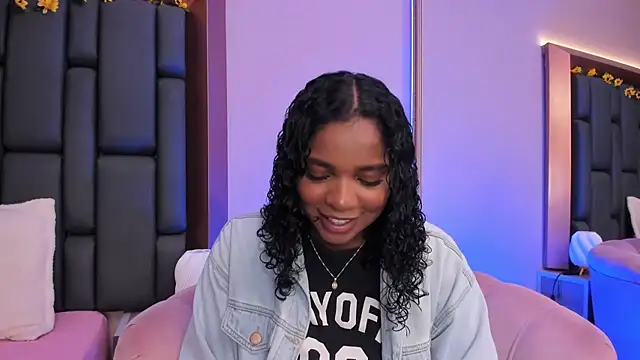 LisaMendez online show from 2, 12, 2025