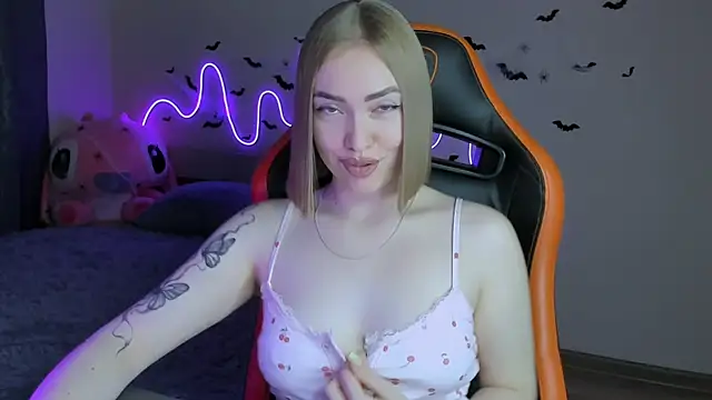 Snapshot of LaraKrein_lk chatting on 26, 10, 2025 LaraKrein lk online show from 26, 10, 2025