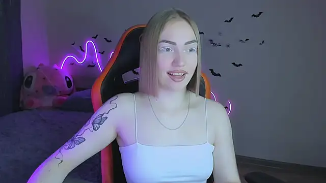 Snapshot of LaraKrein_lk chatting on 28, 10, 2025 LaraKrein lk online show from 28, 10, 2025