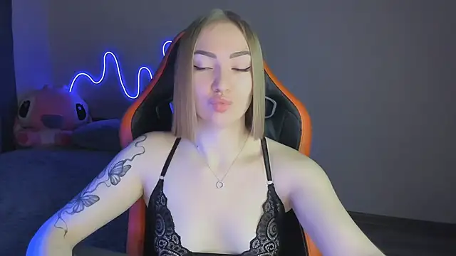 Snapshot of LaraKrein_lk chatting on 7, 11, 2025 LaraKrein lk online show from 7, 11, 2025