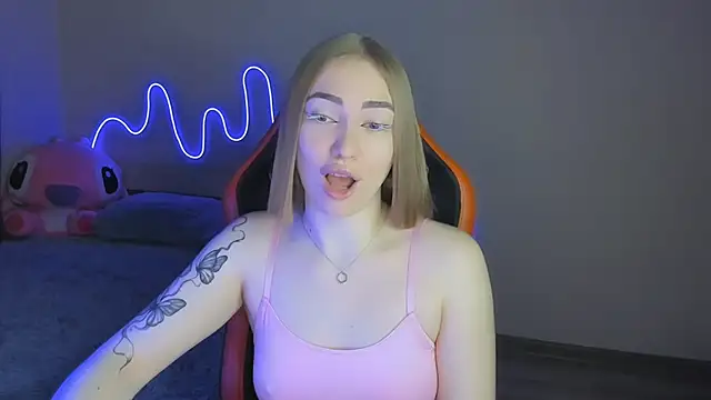 Snapshot of LaraKrein_lk chatting on 12, 11, 2025 LaraKrein lk online show from 12, 11, 2025