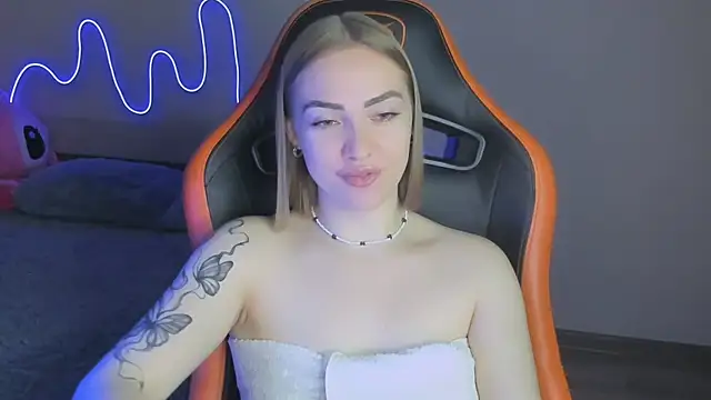 Snapshot of LaraKrein_lk chatting on 16, 11, 2025 LaraKrein lk online show from 16, 11, 2025