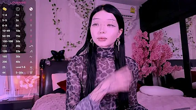 Lein Bone online show from 8, 11, 2025