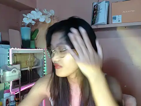 Snapshot of skinny_gracie chatting on 18, 10, 2025 skinny gracie online show from 18, 10, 2025