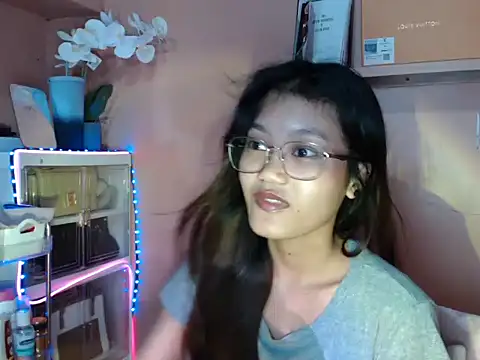 Snapshot of skinny_gracie chatting on 19, 10, 2025 skinny gracie online show from 19, 10, 2025