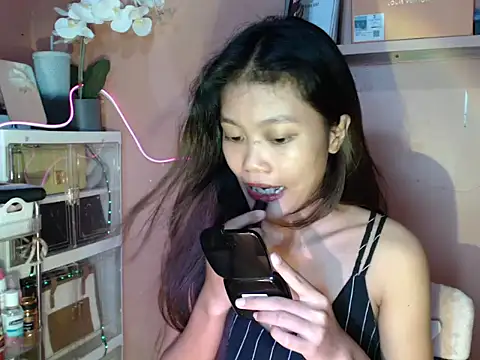 Snapshot of skinny_gracie chatting on 20, 10, 2025 skinny gracie online show from 20, 10, 2025