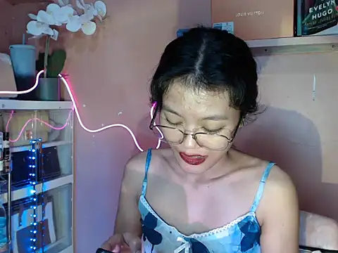 Snapshot of skinny_gracie chatting on 29, 10, 2025 skinny gracie online show from 29, 10, 2025