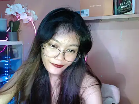 Snapshot of skinny_gracie chatting on 6, 11, 2025 skinny gracie online show from 6, 11, 2025