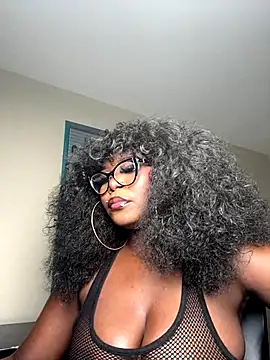 Snapshot of WomanNextdoor1 chatting on 18, 11, 2025 WomanNextdoor1 online show from 18, 11, 2025