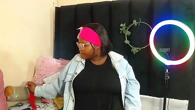 AmazingDarkDoll online show from 18, 10, 2025