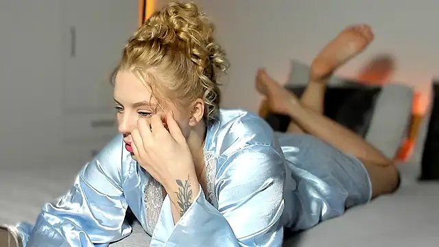 LilyFlamee online show from 18, 3, 2026