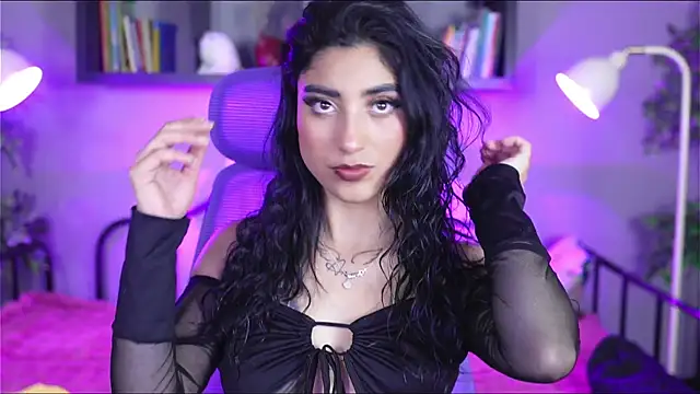 Emma and Issac online show from 18, 10, 2025