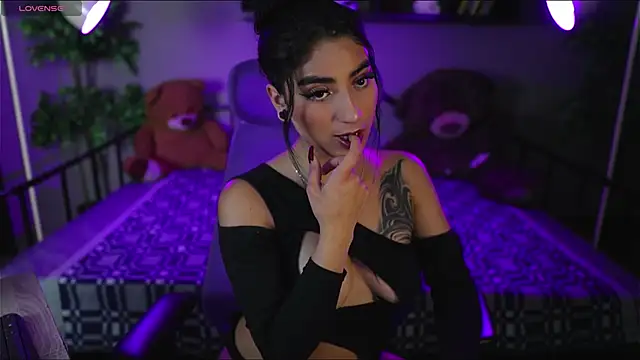 Emma and Issac online show from 22, 12, 2025