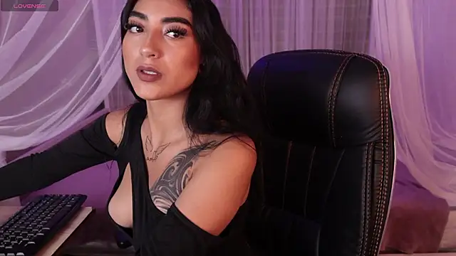 Emma and Issac online show from 4, 3, 2026