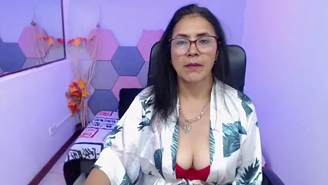 Snapshot of AmandaPeet chatting on 9, 10, 2025 AmandaPeet online show from 9, 10, 2025