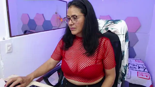 Snapshot of AmandaPeet chatting on 10, 10, 2025 AmandaPeet online show from 10, 10, 2025