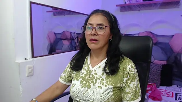 Snapshot of AmandaPeet chatting on 18, 10, 2025 AmandaPeet online show from 18, 10, 2025