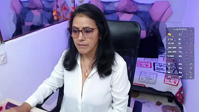 Snapshot of AmandaPeet chatting on 29, 10, 2025 AmandaPeet online show from 29, 10, 2025