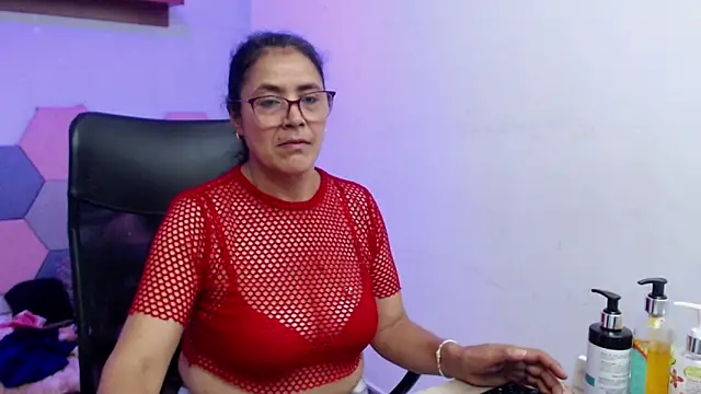 Snapshot of AmandaPeet chatting on 17, 11, 2025 AmandaPeet online show from 17, 11, 2025