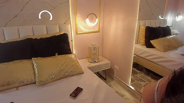 Snapshot of VioletaMaddox chatting on 13, 11, 2025 VioletaMaddox online show from 13, 11, 2025