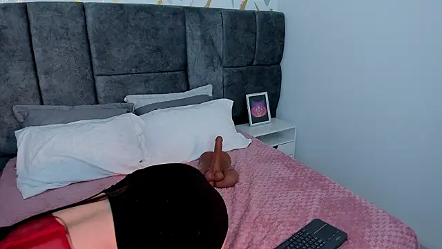 Astrid Velle online show from 4, 2, 2026