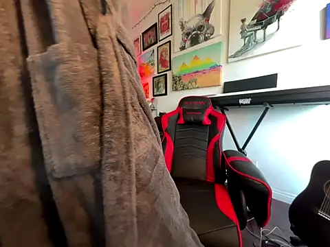 Pupscritch online show from 7, 1, 2026