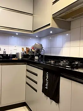 yumi-hot online show from 7, 4, 2026