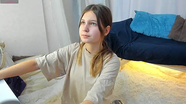 Snapshot of Elle_Ellise chatting on 31, 10, 2025 Elle Ellise online show from 31, 10, 2025