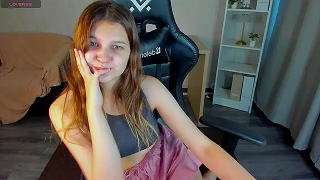 Snapshot of Elle_Ellise chatting on 8, 11, 2025 Elle Ellise online show from 8, 11, 2025