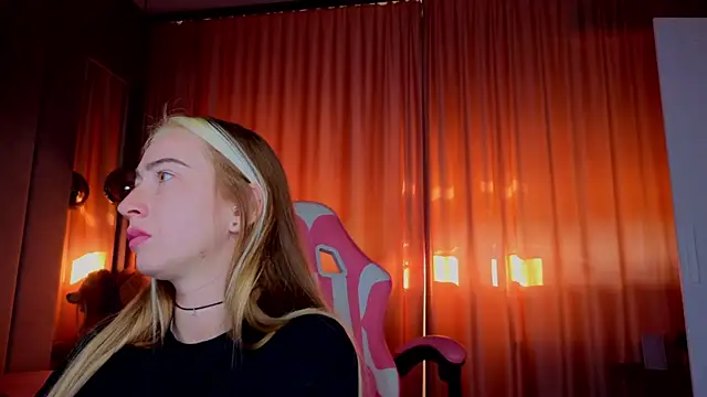 Reina Cummings online show from 1, 11, 2025