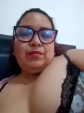 Snapshot of ladytropical1 chatting on 9, 2, 2026 ladytropical1 online show from 9, 2, 2026