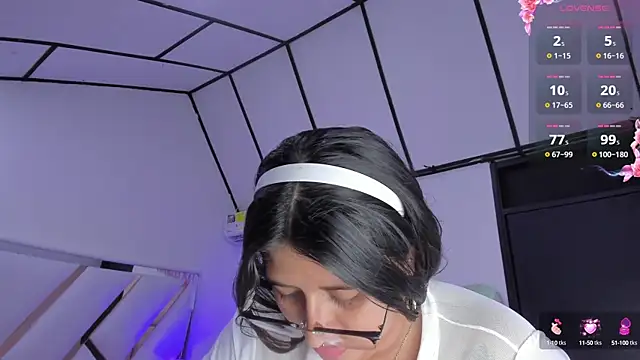 Snapshot of megann__up chatting on 9, 10, 2025 megann up online show from 9, 10, 2025