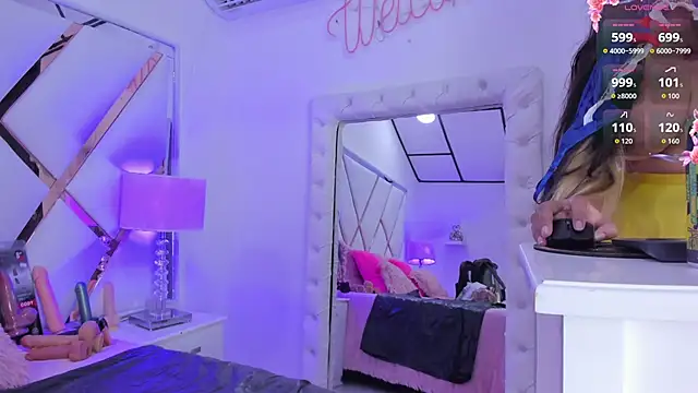 Snapshot of megann__up chatting on 10, 10, 2025 megann up online show from 10, 10, 2025