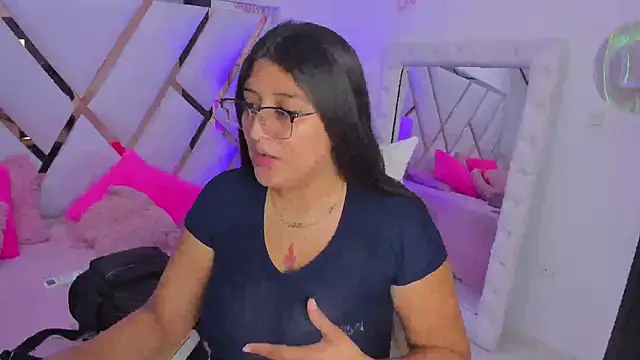 Snapshot of megann__up chatting on 12, 10, 2025 megann up online show from 12, 10, 2025