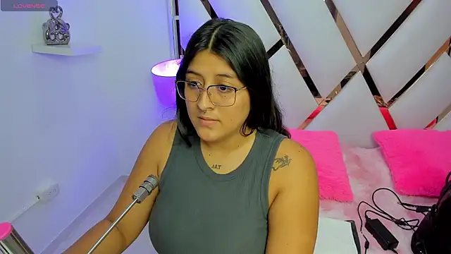 Snapshot of megann__up chatting on 14, 11, 2025 megann up online show from 14, 11, 2025