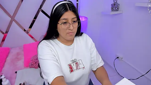 Snapshot of megann__up chatting on 15, 11, 2025 megann up online show from 15, 11, 2025