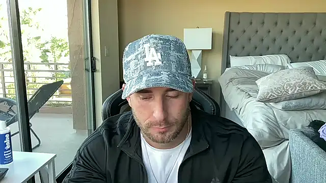 Snapshot of brettmycles28 chatting on 27, 10, 2025 brettmycles28 online show from 27, 10, 2025