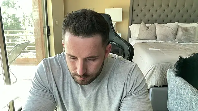 Snapshot of brettmycles28 chatting on 31, 10, 2025 brettmycles28 online show from 31, 10, 2025