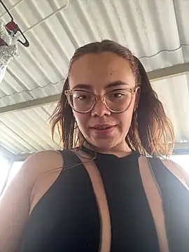 Snapshot of AlissonPeach01 chatting on 12, 9, 2025 AlissonPeach01 online show from 12, 9, 2025