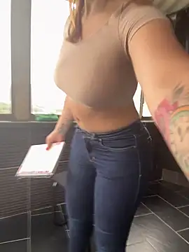 Snapshot of AlissonPeach01 chatting on 15, 9, 2025 AlissonPeach01 online show from 15, 9, 2025